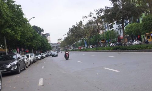 Mua đất tặng nhà mặt phố Nguyễn Văn Huyên, mặt tiền rộng, kinh doanh sầm uất; DT125m2; 5T; MT8m
