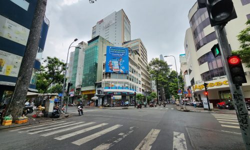 cho thuê nhà MT nguyễn công trứ ,thang máy Trệt 5 lầu  Gía thuê :120tr