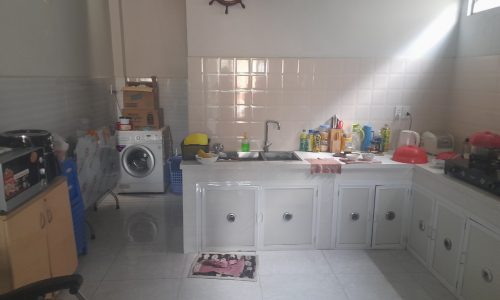 nhà đẹp vô ở liền sát quốc lộ 1 a