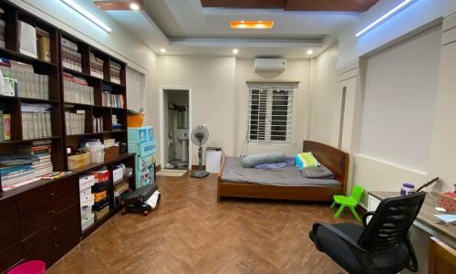 Bán nhà Cầu Giấy_Lô Góc, Ngõ Nông, Mặt Tiền Đẹp_Mua Về Ở Ngay. 46m2 x 5.5m MT, Chỉ 5.6 tỷ.