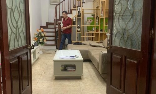 BÁN NHÀ LÊ DUẨN,15M RA PHỐ,NGÕ THÔNG BA GÁC ĐỖ CỬA,28M2,5TẦNG,MT:3,3M.