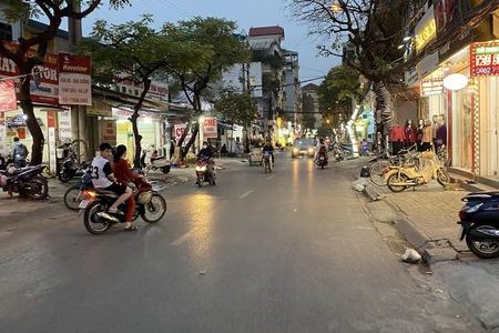 Nhà Đẹp 3 Tầng Khu Cầu Đơ, Gần Chợ Hà Đông, mặt tiền 8m, An Sinh Đỉnh, Giá 3,4 tỷ