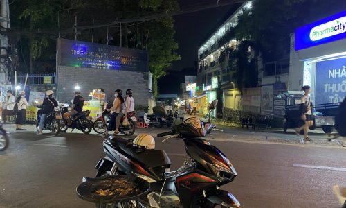 Nhà mặt tiền đường 385 tăng nhơn phú a, DT 105m cấp 4 khu tiện ích