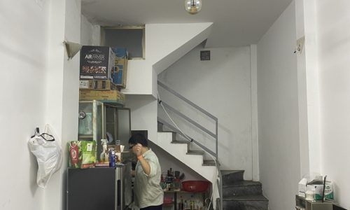 Cho thuê nhà mặt ngõ 32 Phố Đội Cấn, Ba Đình. Phù hợp cho hộ gia đình. Chỉ 8tr