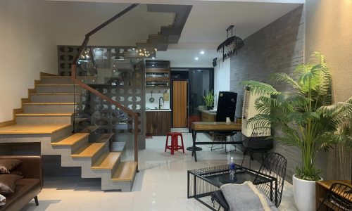 Nhà 3 tầng mới xây phong cách Châu Âu. Xem nhà mê ngay không muốn về.