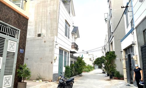 Lô đất đường 835 phú hữu DT 50m vị trí đẹp giá tốt