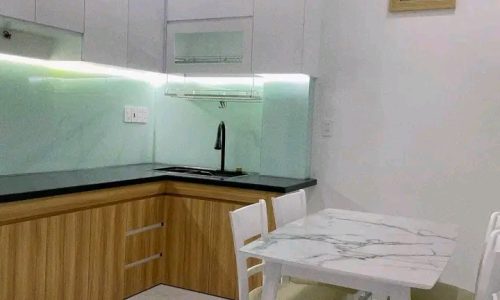 Nhà 1 trệt 1 lầu 2 phòng ngủ, 2 wc, ban công trước sau thoáng mát, hẻm thông