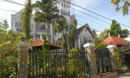 BÁN NHÀ HAI MẶT TIỀN ĐƯỜNG ĐINH TIÊN HOÀNG, F8, TP ĐÀ LẠT. DT: 672M2. GIÁ: 48 TỶ. LH: 0908748495 OR 0967668495