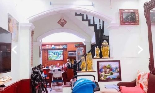 Bán nhà ngõ 165 Dương Quảng Hàm,Ngõ thông,gần ô tô chạy,42m2,5T,mặt tiền:3,7m