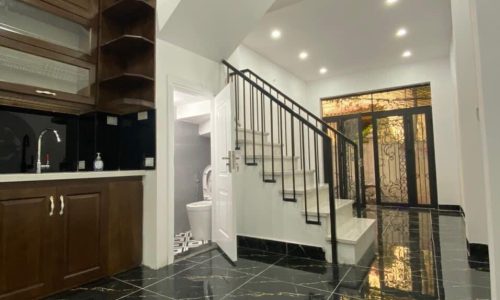 Bán nhà ngõ 175 Lạc Long Quân,ngõ rộng thoáng,nhà hai mặt thoáng,31m2,5Tang,mt:3,8m