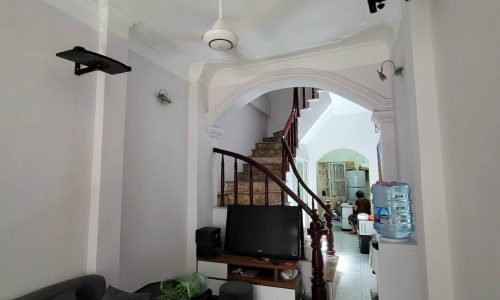 Bán nhà Hoàng Hoa Thám,ngõ xe ba gác qua,20m ra ô tô,ngõ thông,4pog ngủ,32m2,4tầng,mt:2,8m