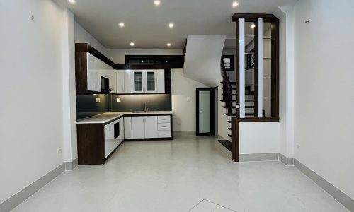 3,9 TỶ_NHÀ DỊCH VỌNG HẬU_TT CẦU GIẤY_35M2_XÂY 5 TẦNG_3 GÁC ĐỖ CỬA