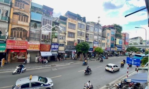 Cần bán nhà mặt phố Khâm Thiên vỉa hè,diện tích 88m2 mặt tiền 4,5 ,mặt đường 8m ,vỉa hè 4m