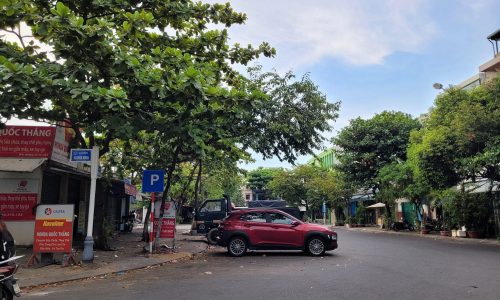 Nhà mới, cổng chợ, mở cửa là có tiền. 81m, 3 tầng. Giá 14.5 tỷ.