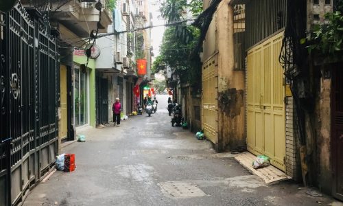 Bán nhà Đê La thành,Đống Đa, mặt tiền 5,6m Ô TÔ