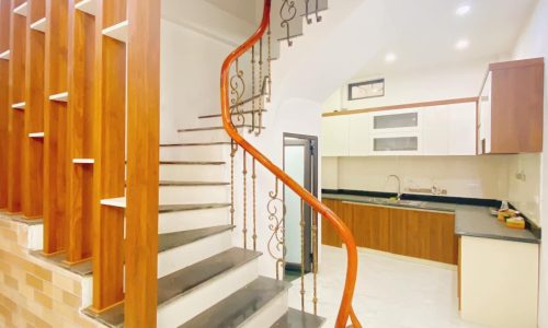 Bán nhà Văn Cao,gần mặt phố,ngõ thông,5phut ra Hồ Tây,39m2,5T,mt:4,8m