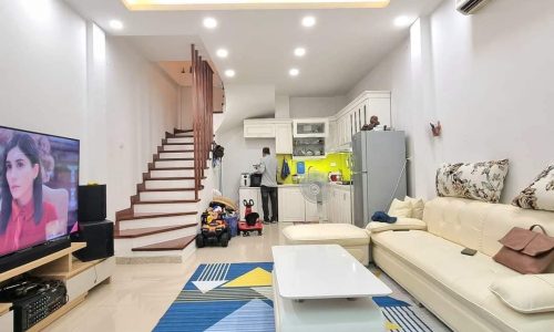 Bán nhà ngõ 79 Cầu Giấy, ngõ kinh doanh sầm uất,nhà cách mặt ngõ 30m,gần ô tô,35m2,4 tầng,mt:4m