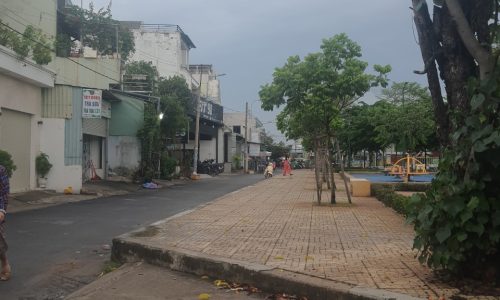 Nhà mặt tiền đường 882 phú hữu diện tích 80m cấp 4 vị trí đẹp tiện kinh doanh