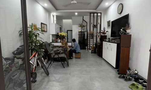 Bán nhà phố Hào Nam, Đống Đa, gần phố, ở ngay 5 tầng 42 m2 giá 7.6 tỷ