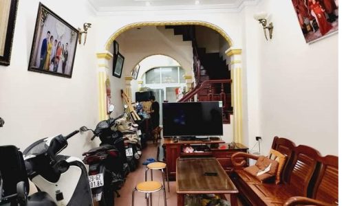 Bán nhà phố Nguyễn Trãi, ô tô đỗ cửa, ở ngay 5 tầng 40m2 giá 7.6 tỷ