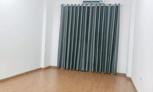 Ngõ ba gác, cách ô tô 2 nhà, có sân để xe sạch sẽ, bán nhà Thịnh Quang