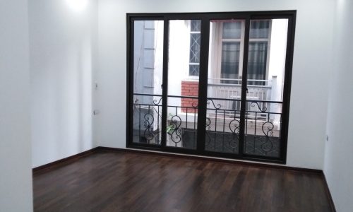 Chỉ 1 nhà ra Ô TÔ, cách phố 20m, ở ngay, có sân để xe, Phan Đình Giót