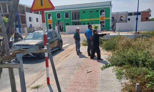 nhà cần xoay tiền nên bán nhanh miếng đất ngay trung tâm thương mại Bình Dương gần chọ đêm