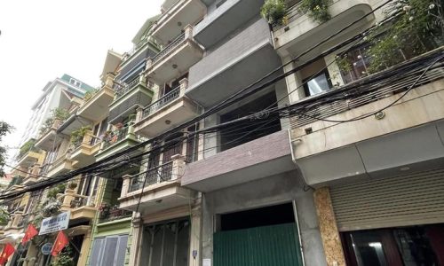 Bán nhà xây thô phố Đội Cấn, ô tô tránh, 5 tầng 43m2 giá 8.75 tỷ