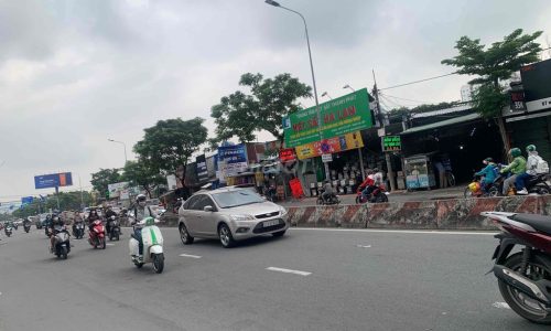 CHO THUÊ LÔ ĐẤT 6500M2 NGUYÊN VĂN LINH QUẬN 7 GIÁ 150TR/TH