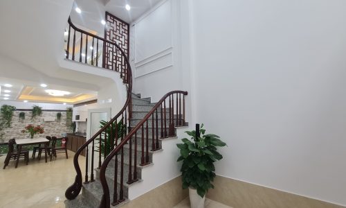 Căn góc, ở luôn, có sân để xe, bán nhà Trường Chinh, Đống Đa