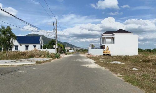 Đất bên hông TT Y TẾ Bàu Bàng 100m2/700tr shr