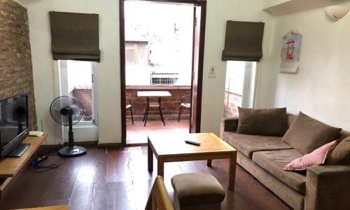 Cho thuê Căn hộ dịch vụ 1N,1K phố  Thụy Khuê, Tây Hồ. Nhà ban công thoáng View hồ. Chỉ 7.5tr