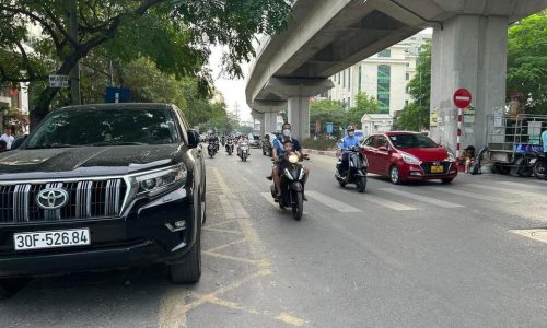 Bán đất lô góc mặt phố Hào Nam, Đống Đa 61m2 MT 10.5m giá 21.5 tỷ