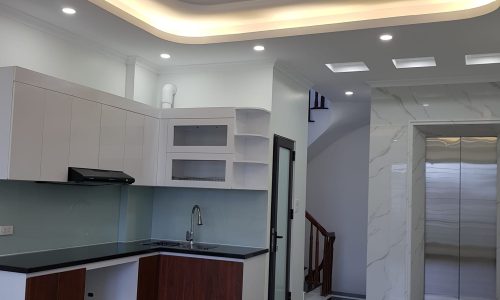 Bán nhà Ngã Tư Sở 40m2 6 tầng thang máy 6.4 tỷ gần phố, chính chủ