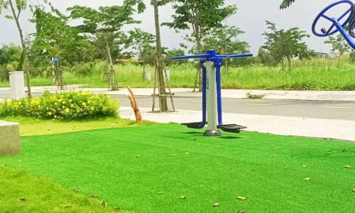 Bán rẻ đất thổ cư 5 x 18m mặt tiền đường 12m đối diện hồ bơi sân tennis