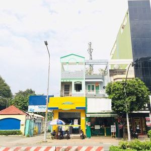 Cho thuê căn góc 4m5x15m mặt tiền Lạc Long Quân phường 5 quận 11