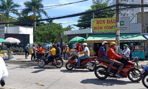 Mặt tiền đường tăng nhơn phú DT 102m , 4 tầng đối diện trường Công thương