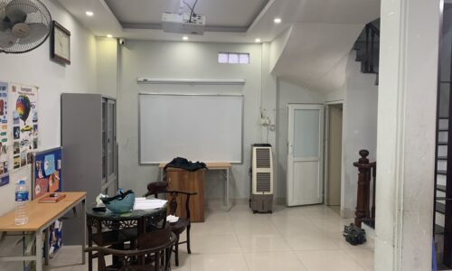 Cho thuê nhà nguyên căn tại ngõ 101 Đào Tấn, Ba Đình. Nhà đẹp mặt tiền rộng thoáng. Chỉ 15tr