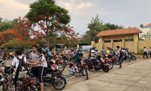 Đáo Hạn Bank Cần Bán Lô Góc 2MT Đường Nhựa Trong Khu Dân Cư Đối Diện KCN-Full Thổ,Shr-700Tr